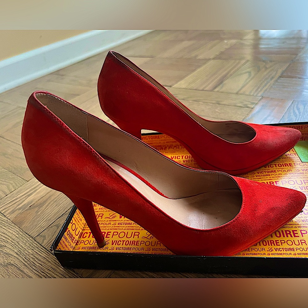 Pour Le victore suede heels platforms 9.5
